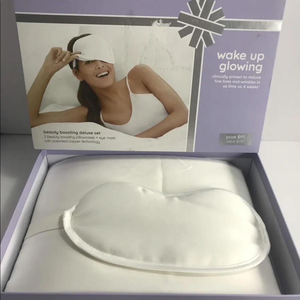 ME Glow Beauty Boosting Deluxe Set EYE MASK & 2 Standard Pillowcases,